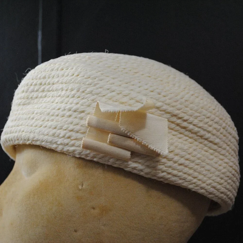 Vintage 1950s-60s Everitt Original Woven Knit Pillbox Hat with Ribbon Accent